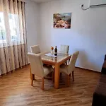 Alexandra Apartament *
