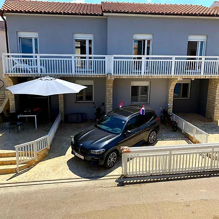 Apartment Alexandra Vir